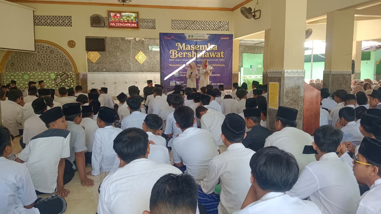 Tampil Kompak, Jingga dan Lailani Sukses Pandu Masemba Bersholawat